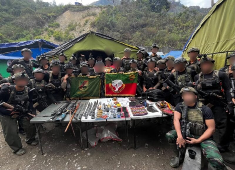 Sejumlah barang bukti yang diamankan dalam operasi pengamanan dilakukan personel Yonif 315/Garuda bersama Tim Taipur di Kampung Balamai Atas, Distrik Hitadipa, Kabupaten Intan Jaya, Papua Tengah, Jumat (25/9/2026). (Foto: Koops TNI Habema)