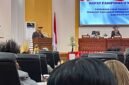 Ketua Fraksi Golkar DPRK Mimika, Iwan Anwar, membacakan pandangan umum fraksinya dalam Rapat Paripurna II Masa Sidang III DPRK Mimika, Sabtu (26/9/2026), di Ruang Rapat Paripurna DPRK Mimika, Jalan Cenderawasih, Timika. (Foto: Galeri Papua/Endy Langobelen)