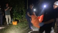 Korban dievakuasi oleh aparat kepolisian yang merespon ke lokasi kejadian. (Foto: Polres Mimika)
