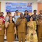 Foto bersama usai pembukaan kegiatan Pustakawan Muda/Lapak Baca yang digelar Dinas Pemuda dan Olahraga Mimika di Hotel Kanguru, Jalan Cenderawasih, Timika, Senin (28/9/2026). (Foto: Galeri Papua/Endy Langobelen)