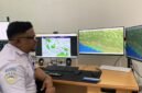 Prakirawan BMKG Stasiun Meteorologi Mozes Kilangin Timika, Stevan, saat ditemui di ruang kerjanya, Senin (28/9/2026). (Foto: Galeri Papua/Ahmad)