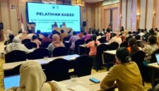 Suasana kegiatan pelatihan pemanfaatan Buku Kesehatan Ibu dan Anak (KIA), deteksi Penyakit yang Dapat Dicegah dengan Imunisasi (PD3I), serta Manajemen Terpadu Balita Sakit (MTBS) di Hotel Swiss-Belhotel Timika, Selasa (29/9/2026). (Foto: Dinas Kesehatan Kabupaten Mimika)