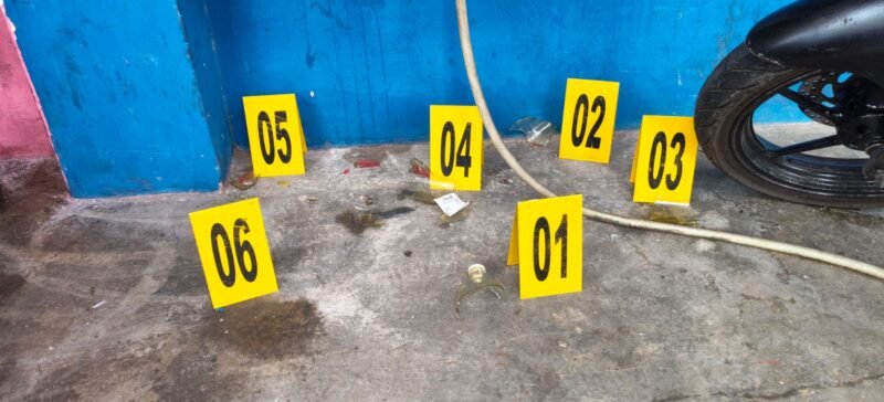 Nomor identifikasi yang dipasang tim Laboratorium Forensik (Labfor) Polda Papua pada lokasi ditemukannya botol yang dilempar ke Kantor Komnas HAM Papua, Jayapura, Rabu, 9 September 2026. dok. Komnas HAM Papua.