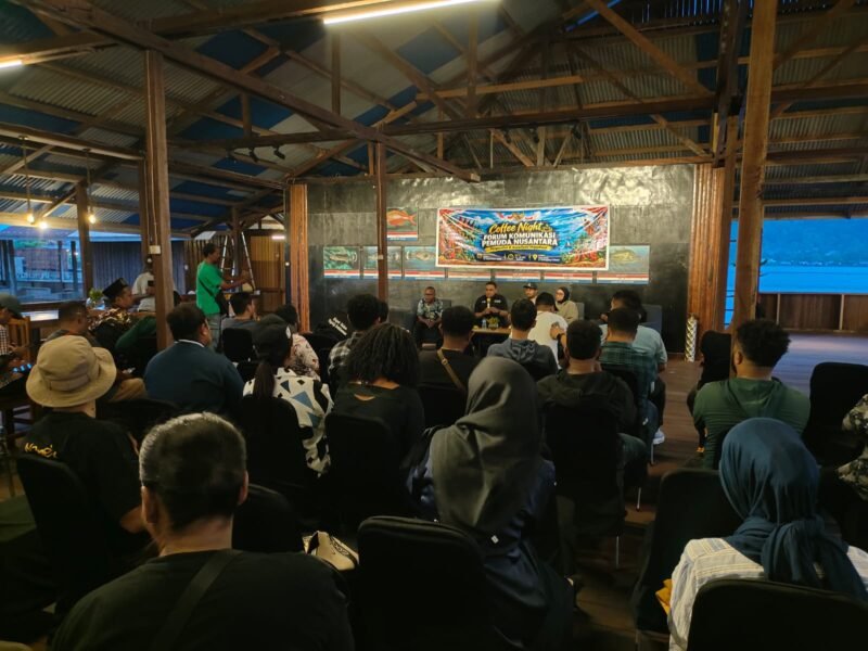 Pemuda dari berbagai paguyuban kedaerahan menghadiri sosialisasi Forum Komunikasi Pemuda Nusantara (FKPN) di Waena, Kota Jayapura, Sabtu, 19 September 2026. FKPN digagas sebagai wadah persatuan pemuda lintas paguyuban di Tanah Papua. Galeripapua/Ikbal Asra