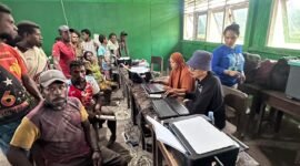 Pelayanan Jemput Bola Adminduk di Kampung Yapakopa, Distrik Mimika Barat Jauh, Sabtu (3/10/2026). (Foto: Disdukcapil Kabupaten Mimika)