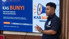 Manager Program YACP, Febian Kakisina, menjelaskan program KAS BUNYI. (Foto: Istimewa/YACP)