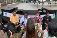 Konferensi Pers TIFA Creative bersama Kepala Dinas Koperasi dan UMKM menuju pelaksanaan Festival Bazar dan UMKM dalam rangka HUT ke-30 Kabupaten Mimika. (Foto: Galeri Papua/Ahmad)