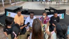 Konferensi Pers TIFA Creative bersama Kepala Dinas Koperasi dan UMKM menuju pelaksanaan Festival Bazar dan UMKM dalam rangka HUT ke-30 Kabupaten Mimika. (Foto: Galeri Papua/Ahmad)