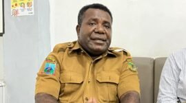 Kepala Dinas Koperasi dan UKM Mimika, Samuel Yogi. (Foto: Galeri Papua/Endy Langobelen)
