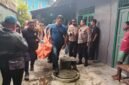 Polisi saat mendatangi lokasi kejadian dan mengevakuasi korban ke rumah sakit untuk dilakukan visum. (Foto: Istimewa)