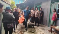 Polisi saat mendatangi lokasi kejadian dan mengevakuasi korban ke rumah sakit untuk dilakukan visum. (Foto: Istimewa)