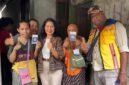 Kepala Disperindag Kabupaten Mimika, drh. Sabelina Fitriani meresmikan penggunaan barcode untuk penjualan minyak tanah. (Foto: Disperindag Kabupaten Mimika)