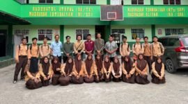 Foto bersama usai kegiatan Khasanah Islamiah di Madrasah DDI. (Foto: PMI Kabupaten Mimika)