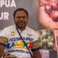 Agustinus Kadepa, petani kopi dari Kampung Tuguwai, Distrik Aweidah, Kabupaten Paniai, Papua Tengah. (Foto: Galeri Papua/Endy Langobelen)