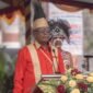 Bupati Mimika, Johannes Rettob, memimpin upacara HUT ke-30 Kabupaten Mimika di halaman Kantor Pusat Pemerintahan, Jalan Poros SP3, Timika, Papua Tengah, Senin (12/10/2026). (Foto: Galeri Papua/Fernando Rio)