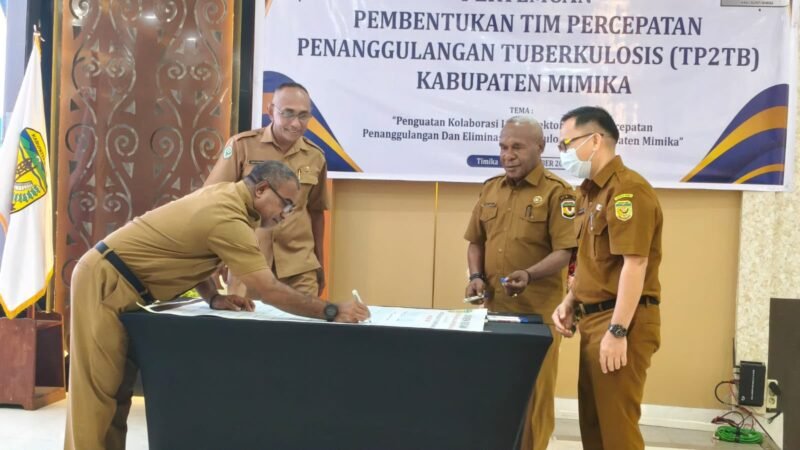 Momen penandatanganan komitmen penanggulangan TB. (Foto: Istimewa)