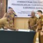 Momen penandatanganan komitmen penanggulangan TB. (Foto: Istimewa)