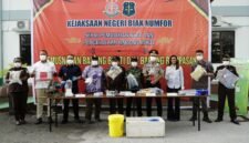 Pemusnahan barang bukti di halaman Kantor Kejari Biak Numfor, Kamis (15/10/2026). (Foto: Istimewa)