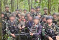 Koops TNI Habema mengamankan satu pucuk senjata api laras panjang jenis Caracal beserta 17 butir amunisi kaliber 5,56 mm di Kabupaten Maybrat, Papua Barat Daya, Jumat (16/10/2026). (Foto: Istimewa)