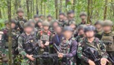Koops TNI Habema mengamankan satu pucuk senjata api laras panjang jenis Caracal beserta 17 butir amunisi kaliber 5,56 mm di Kabupaten Maybrat, Papua Barat Daya, Jumat (16/10/2026). (Foto: Istimewa)