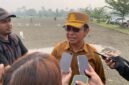 Kepala BPKAD Kabupaten Mimika, Marthen Tappi Malissa, saat ditemui usai mengikuti apel gabungan OPD di lapangan kantor Pusat Pemerintahan, Senin (19/10/2026). (Foto: Galeri Papua/Ahmad)