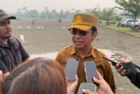 Kepala BPKAD Kabupaten Mimika, Marthen Tappi Malissa, saat ditemui usai mengikuti apel gabungan OPD di lapangan kantor Pusat Pemerintahan, Senin (19/10/2026). (Foto: Galeri Papua/Ahmad)