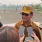 Kepala BPKAD Kabupaten Mimika, Marthen Tappi Malissa, saat ditemui usai mengikuti apel gabungan OPD di lapangan kantor Pusat Pemerintahan, Senin (19/10/2026). (Foto: Galeri Papua/Ahmad)