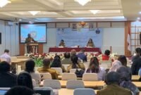 Herry Onawame saat sedang menyampaikan sambutan pada pembukaan kegiatan di Ballroom Hotel Cenderawasih 66, Selasa (20/10/2026). (Foto: Ahmad).