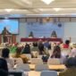 Herry Onawame saat sedang menyampaikan sambutan pada pembukaan kegiatan di Ballroom Hotel Cenderawasih 66, Selasa (20/10/2026). (Foto: Ahmad).