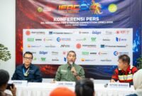 Ketiga narasumber dalam konferensi pers. Dari kiri, Ketua Panitia IFRC 2026, Periadi, Kepala Teknik Tambang PTFI, Carl Tauran, dan Koordinator Juri (Perwakilan Pertapindo), Wiyono Winarno. (Foto: Galeri Papua/Fernando Rio)
