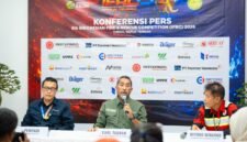 Ketiga narasumber dalam konferensi pers. Dari kiri, Ketua Panitia IFRC 2026, Periadi, Kepala Teknik Tambang PTFI, Carl Tauran, dan Koordinator Juri (Perwakilan Pertapindo), Wiyono Winarno. (Foto: Galeri Papua/Fernando Rio)