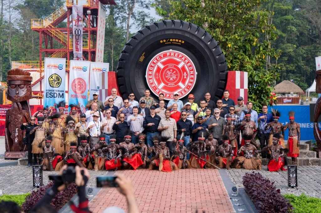Foto bersama dalam kegiatan peresmian Kuala Kencana Fireground di area Kuala Kencana, PT Freeport Indonesia, Minggu (25/10/2026). (Foto: Galeri Papua/Fernando Rio)