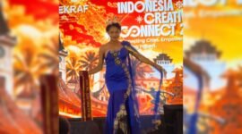 Duta Timika Inside Festival of Art (TIFA) 2026, Oktovina Syavina Yani, tampil memukau di hadapan peserta Rapat Koordinasi Nasional (Rakornas) Indonesia Creative Cities Network (ICCN) 2026 di Gedung Film Pesona Indonesia, Jakarta, Minggu (25/10/2026). (Foto: Tifa Creative)