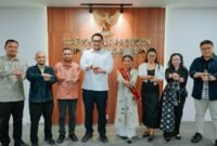 Foto bersama Tifa Creative dengan Staf Khusus Presiden Republik Indonesia Bidang UMKM dan Teknologi Digital, Tiar Nabilla Karbala, dan jajaran di Jakarta, Selasa (27/10/2026). (Foto: Galeri Papua/Endy Langobelen)