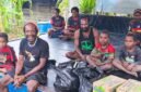 Kepala Suku Besar Damal, Nikolaus Alome, bersama anggota keluarganya di Honai Nikolaus Alome, Kampung Kimak, Distrik Ilaga, Kabupaten Puncak, Papua Tengah, Jumat (30/10/2026). (Foto: Istimewa)