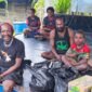 Kepala Suku Besar Damal, Nikolaus Alome, bersama anggota keluarganya di Honai Nikolaus Alome, Kampung Kimak, Distrik Ilaga, Kabupaten Puncak, Papua Tengah, Jumat (30/10/2026). (Foto: Istimewa)