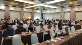 Puluhan peserta mengikuti pelatihan penulisan berita dan fotografi jurnalistik di Universitas Cenderawasih, Jayapura, Papua, Rabu, 14 Oktober 2026. Kegiatan ini digelar dalam rangka Dies Natalis ke-46 Uncen. Galeripapua/ Ikbal Asra