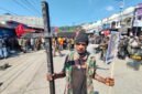 Ilustrasi. Warga memegang salib bertuliskan “Papua Darurat Militer” di Perumnas III Waena, 3 Agustus 2026. Galeripapua/Ikbal Asra